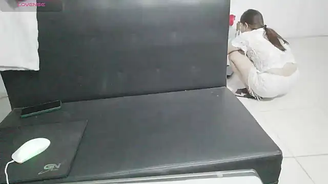 Owe chan online show from 10, 10, 2025