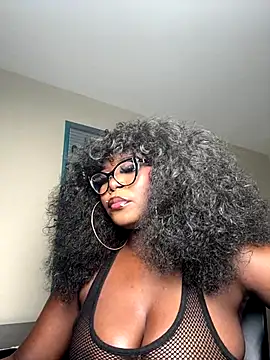 WomanNextdoor1 online show from 18, 11, 2025