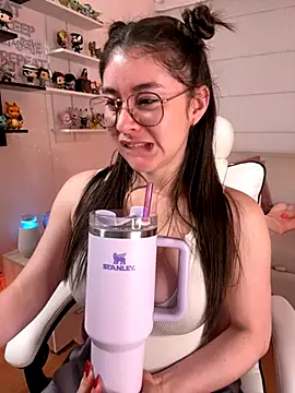 Snapshot of Sharon_07 chatting on 4, 10, 2025 Sharon 07 online show from 4, 10, 2025