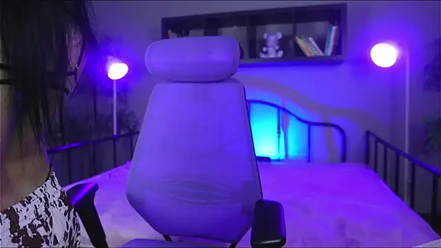 Emma and Issac online show from 24, 9, 2025