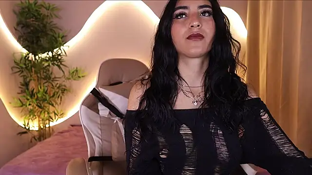 Emma and Issac online show from 6, 10, 2025