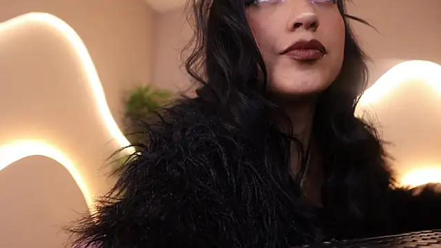 Emma and Issac online show from 16, 10, 2025