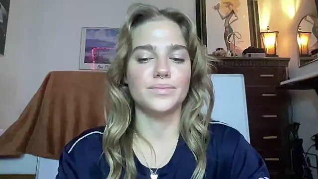 Snapshot of sweetceeme chatting on 17, 10, 2025 sweetceeme online show from 17, 10, 2025