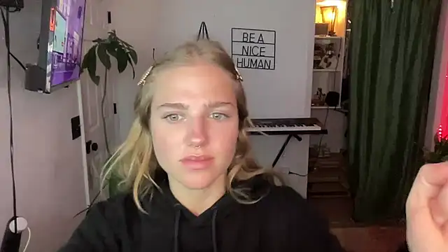 Snapshot of sweetceeme chatting on 20, 10, 2025 sweetceeme online show from 20, 10, 2025