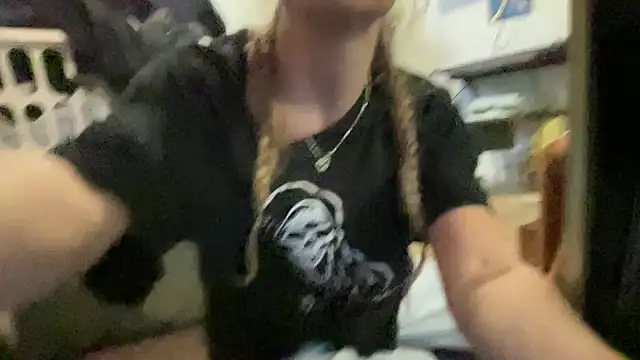 Snapshot of sweetceeme chatting on 27, 10, 2025 sweetceeme online show from 27, 10, 2025