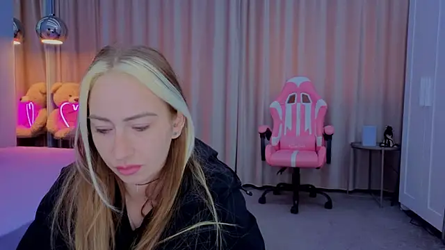 Reina Cummings online show from 10, 11, 2025