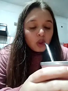 Snapshot of Auroraluna_- chatting on 2, 5, 2026 Auroraluna - online show from 2, 5, 2026