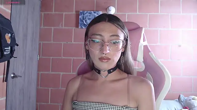 Snapshot of Andrea_camilaaa chatting on 1, 10, 2025 Andrea camilaaa online show from 1, 10, 2025