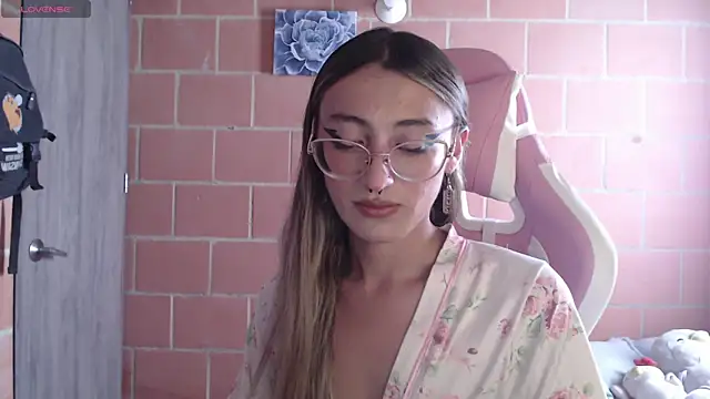 Snapshot of Andrea_camilaaa chatting on 2, 10, 2025 Andrea camilaaa online show from 2, 10, 2025