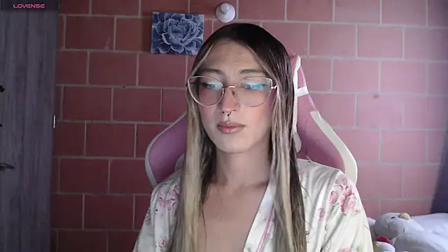 Snapshot of Andrea_camilaaa chatting on 10, 10, 2025 Andrea camilaaa online show from 10, 10, 2025