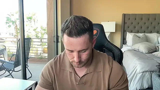 brettmycles28 online show from 23, 9, 2025