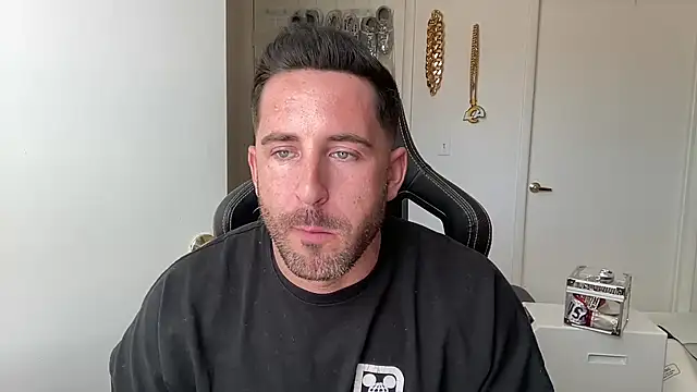 brettmycles28 online show from 15, 7, 2026
