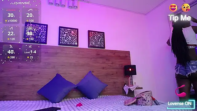 Snapshot of AlexandraCambell chatting on 10, 9, 2025 AlexandraCambell online show from 10, 9, 2025