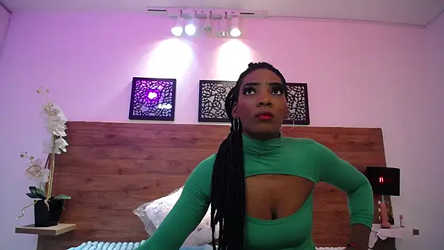 Snapshot of AlexandraCambell chatting on 1, 10, 2025 AlexandraCambell online show from 1, 10, 2025