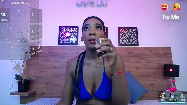 Snapshot of AlexandraCambell chatting on 5, 10, 2025 AlexandraCambell online show from 5, 10, 2025