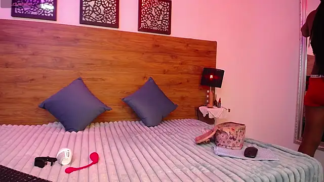 Snapshot of AlexandraCambell chatting on 10, 10, 2025 AlexandraCambell online show from 10, 10, 2025