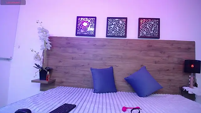 Snapshot of AlexandraCambell chatting on 11, 10, 2025 AlexandraCambell online show from 11, 10, 2025