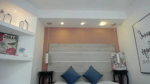 Snapshot of AlexandraCambell chatting on 29, 10, 2025 AlexandraCambell online show from 29, 10, 2025