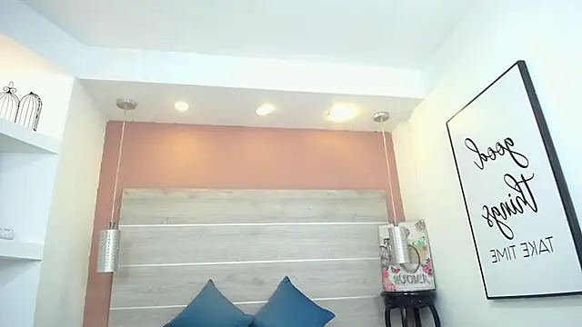 Snapshot of AlexandraCambell chatting on 9, 11, 2025 AlexandraCambell online show from 9, 11, 2025