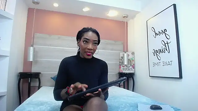 Snapshot of AlexandraCambell chatting on 13, 11, 2025 AlexandraCambell online show from 13, 11, 2025