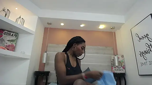 Snapshot of AlexandraCambell chatting on 25, 11, 2025 AlexandraCambell online show from 25, 11, 2025