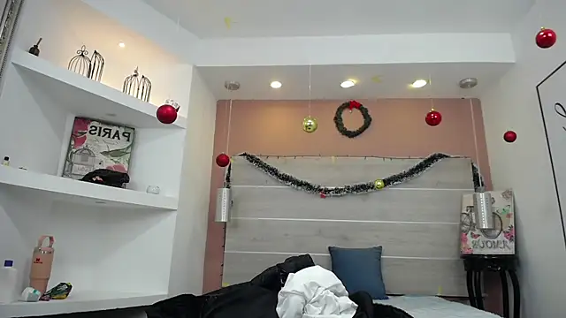 Snapshot of AlexandraCambell chatting on 19, 12, 2025 AlexandraCambell online show from 19, 12, 2025