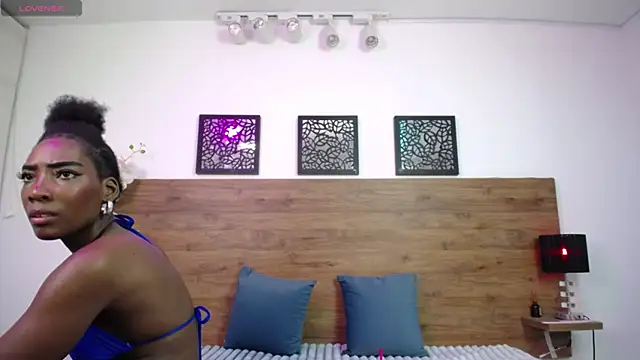 Snapshot of AlexandraCambell chatting on 13, 2, 2026 AlexandraCambell online show from 13, 2, 2026