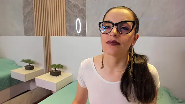 IsisNoir online show from 13, 9, 2025