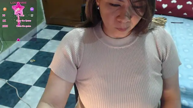 Snapshot of hiilarybrown chatting on 15, 3, 2026 hiilarybrown online show from 15, 3, 2026