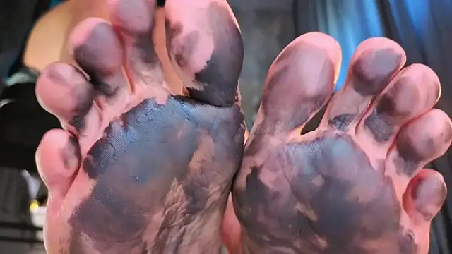 Snapshot of Feet_Heelss chatting on 26, 9, 2025 Feet Heelss online show from 26, 9, 2025