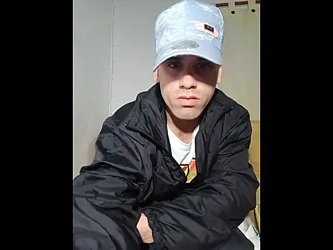 Snapshot of alex-golden chatting on 22, 12, 2025 alex-golden online show from 22, 12, 2025