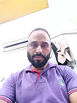 Snapshot of amitkumarkangra chatting on 27, 9, 2025 amitkumarkangra online show from 27, 9, 2025