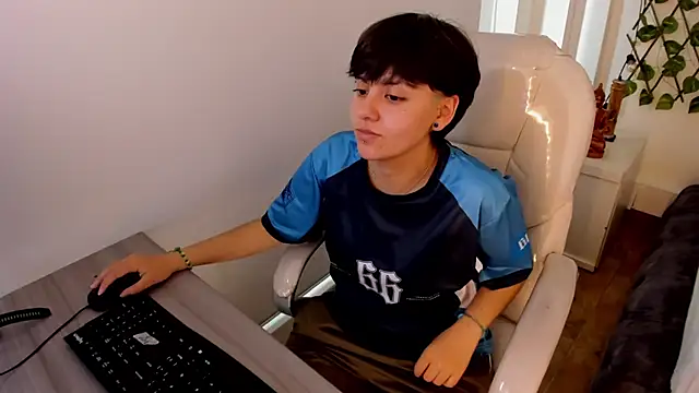 Nathaly ds online show from 2, 12, 2025