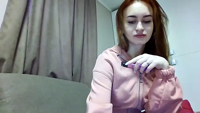 Snapshot of Requellia chatting on 5, 10, 2025 Requellia online show from 5, 10, 2025