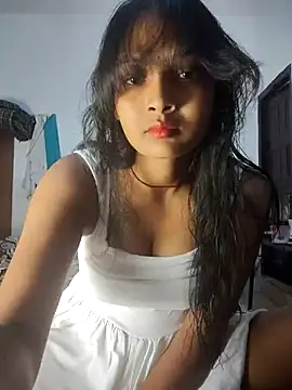 Snapshot of RAYI_Queen_2 chatting on 17, 10, 2025 RAYI Queen 2 online show from 17, 10, 2025