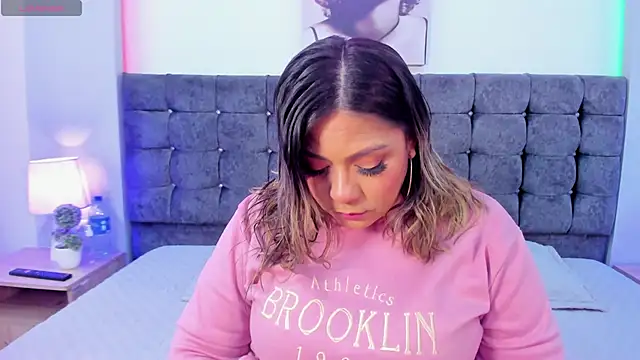 isabella horney  online show from 25, 9, 2025