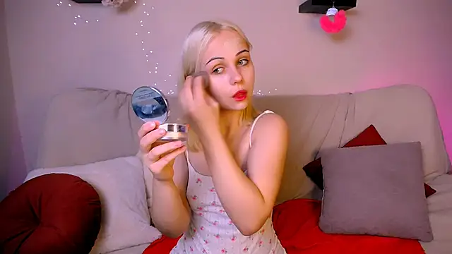 Charlotte Colinss online show from 8, 11, 2025