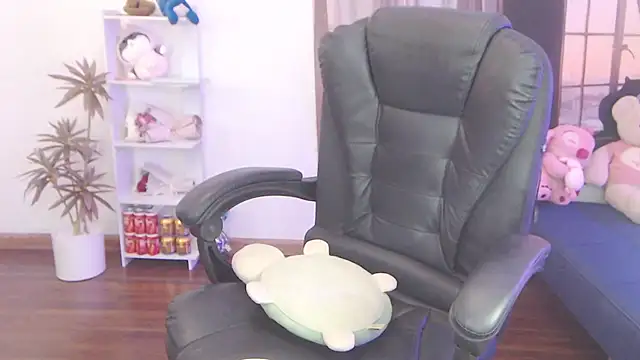 Suzie Wet Cave online show from 12, 10, 2025