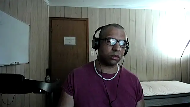 Snapshot of NaturalBeautyQueen chatting on 3, 10, 2025 NaturalBeautyQueen online show from 3, 10, 2025