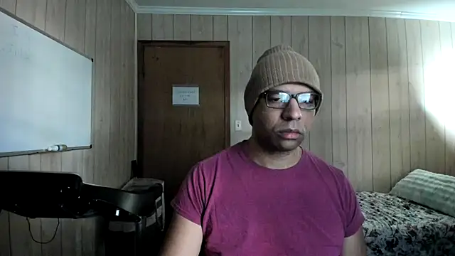 Snapshot of NaturalBeautyQueen chatting on 10, 10, 2025 NaturalBeautyQueen online show from 10, 10, 2025