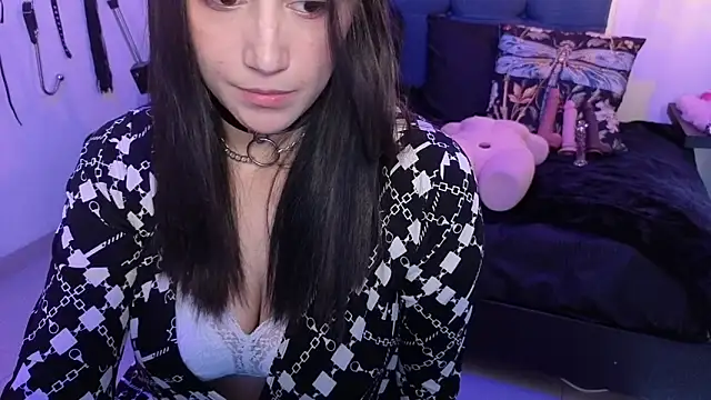 elowen halley1 online show from 25, 9, 2025