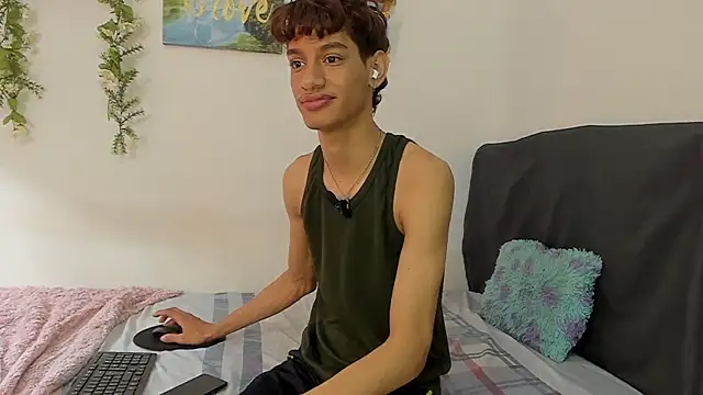 Snapshot of Peterfrost19 chatting on 16, 10, 2025 Peterfrost19 online show from 16, 10, 2025