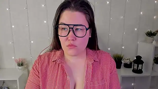 Tara Torres online show from 11, 11, 2025