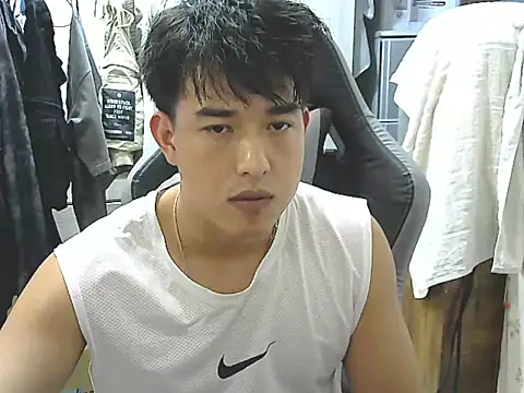 Snapshot of hunterXhan chatting on 11, 11, 2025 hunterXhan online show from 11, 11, 2025