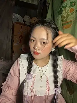Snapshot of Julia-Elsa chatting on 1, 10, 2025 Julia-Elsa online show from 1, 10, 2025