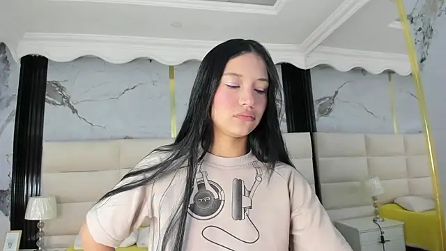 Sophie Calloway online show from 13, 4, 2026