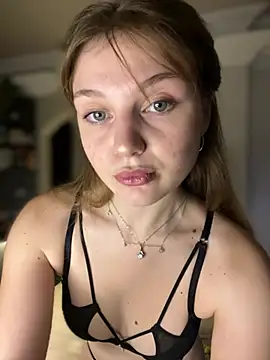 Snapshot of Emaline_Fane chatting on 5, 7, 2026 Emaline Fane online show from 5, 7, 2026