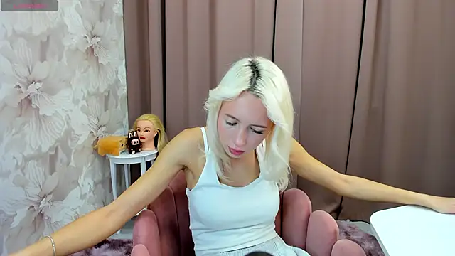 cute luucy online show from 17, 10, 2025