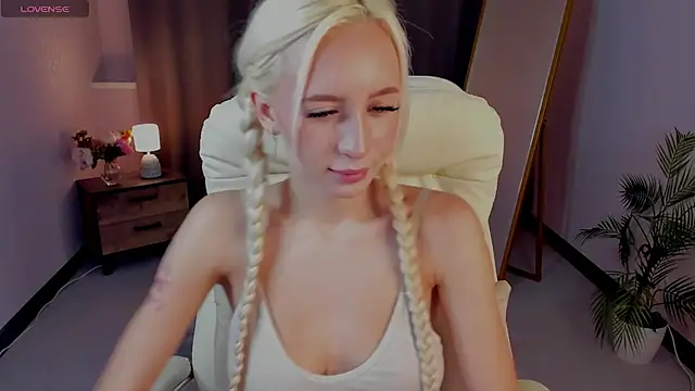 cute luucy online show from 28, 2, 2026