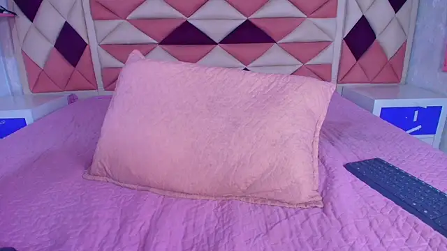 valecastro  online show from 13, 9, 2025